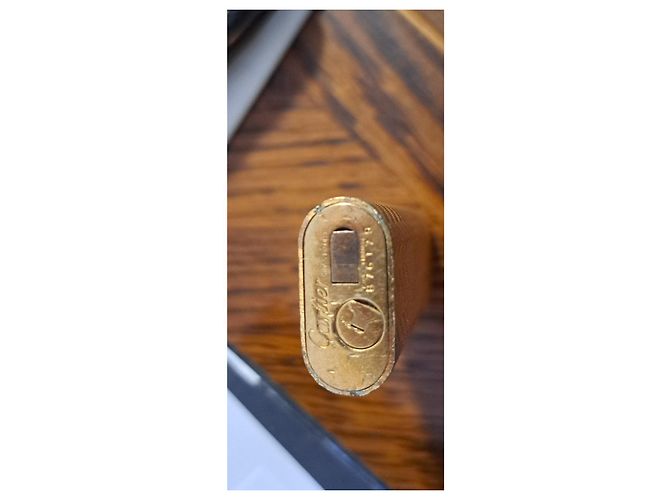 Accendino ovale a strisce a zigzag Cartier Gold hardware - vista 3