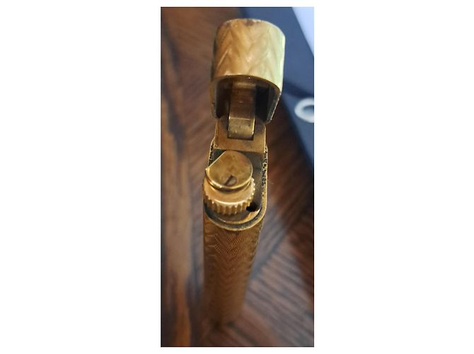Accendino ovale a strisce a zigzag Cartier Gold hardware - vista 4