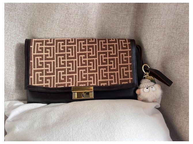 Pochette Vintage Pierre Balmain - Tela Monogramma e Pelle - Ultra Rara con Chiave Marrone D'oro Gold hardware - vista 2