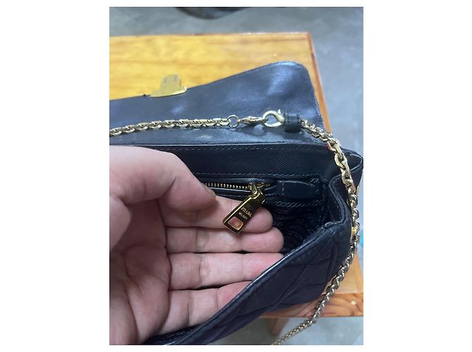 Prada gesteppte Nylon Schultertasche mit Kette Dunkelblau - Ansicht 11