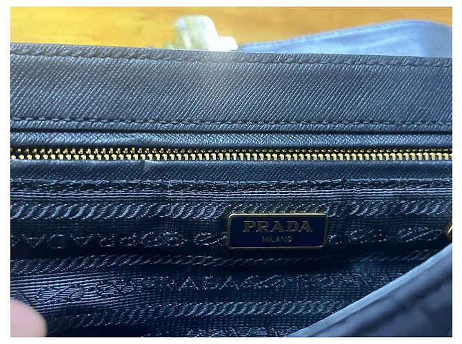 Prada gesteppte Nylon Schultertasche mit Kette Dunkelblau - Ansicht 12