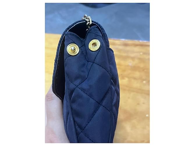 Prada gesteppte Nylon Schultertasche mit Kette Dunkelblau - Ansicht 3