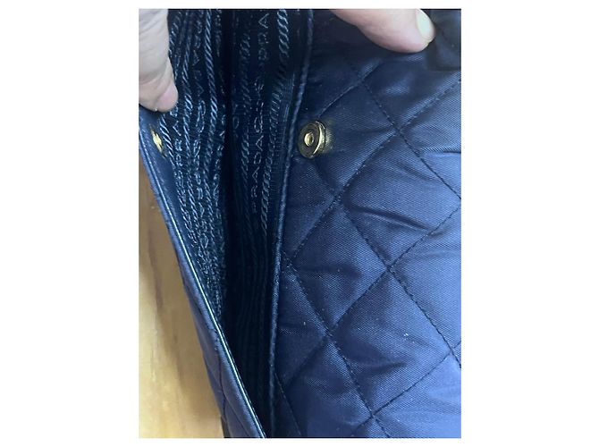 Prada gesteppte Nylon Schultertasche mit Kette Dunkelblau - Ansicht 7