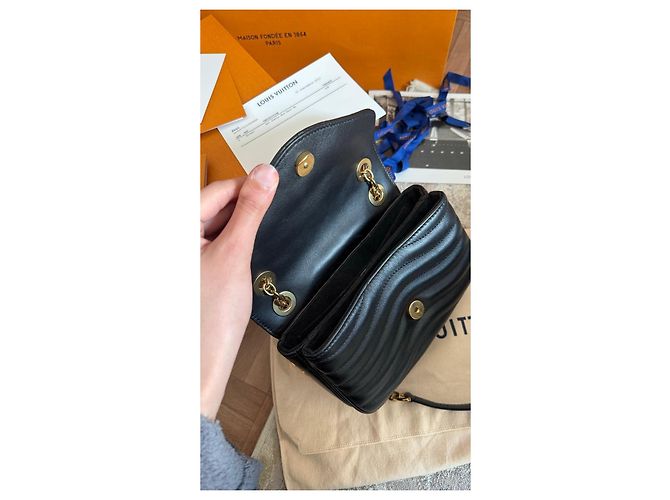 Borsa Louis Vuitton Naw Wave Nera in Pelle Trapuntata Nero - vista 4