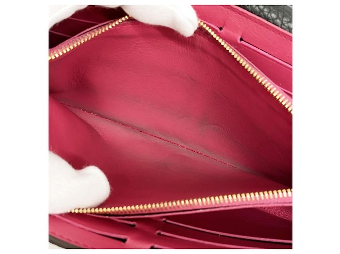 Portafoglio Lungo Capucines di Louis Vuitton Nero - vista 8