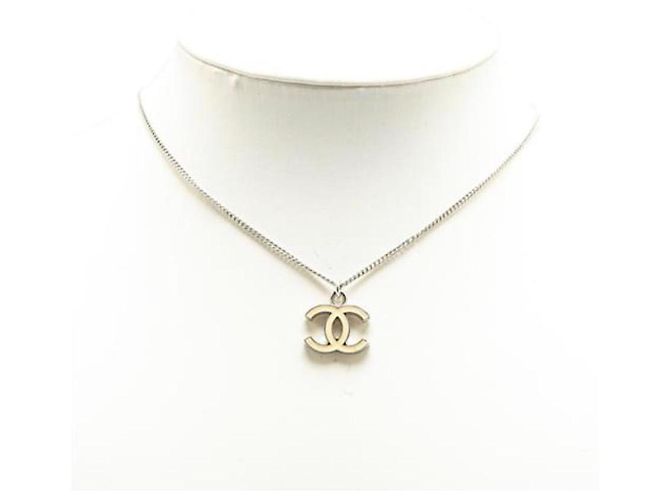 Colar Chanel Coco Mark Prata Fora de branco - vista 3