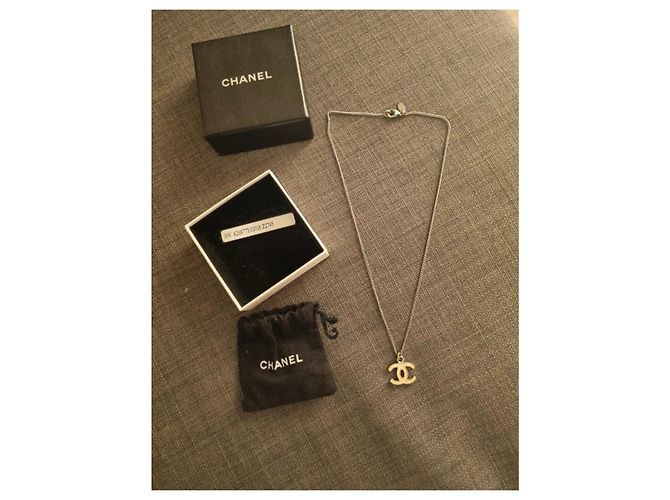 Colar Chanel Coco Mark Prata Fora de branco - vista 5