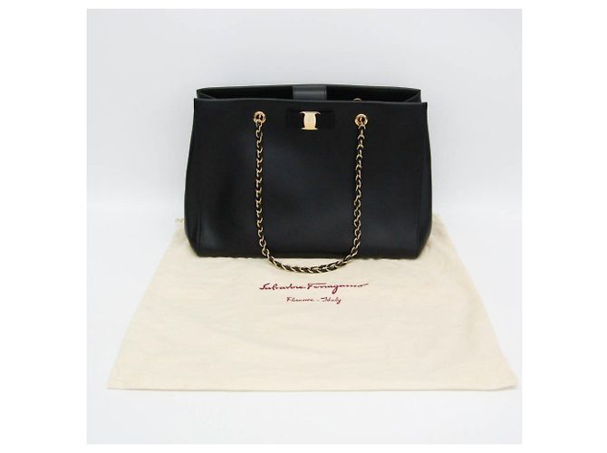 Borsa a Spalla Vara Chain di Salvatore Ferragamo Nero - vista 2
