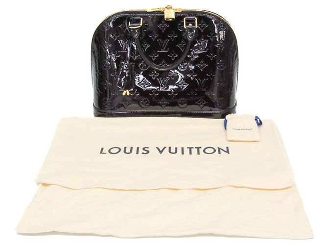 Borsa ALMA PM in Monogram Vernis di Louis Vuitton Bordò - vista 2