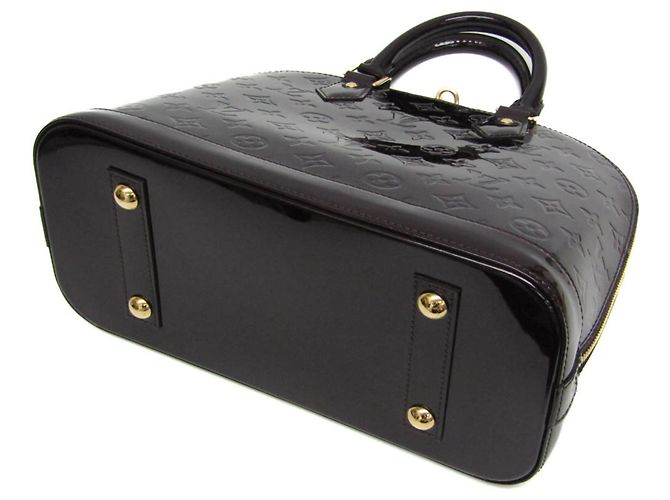 Borsa ALMA PM in Monogram Vernis di Louis Vuitton Bordò - vista 3