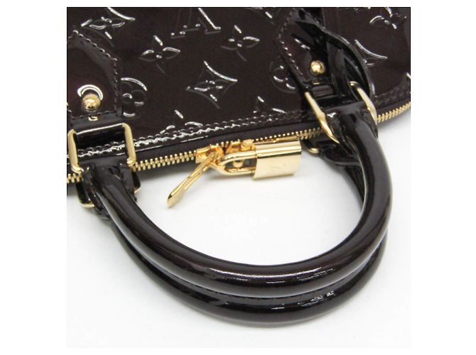 Borsa ALMA PM in Monogram Vernis di Louis Vuitton Bordò - vista 8