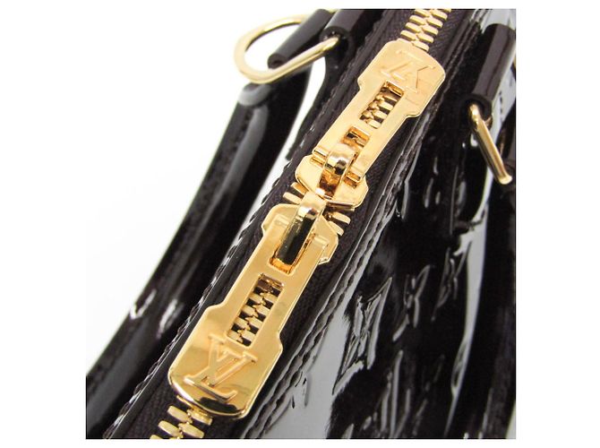 Borsa ALMA PM in Monogram Vernis di Louis Vuitton Bordò - vista 9