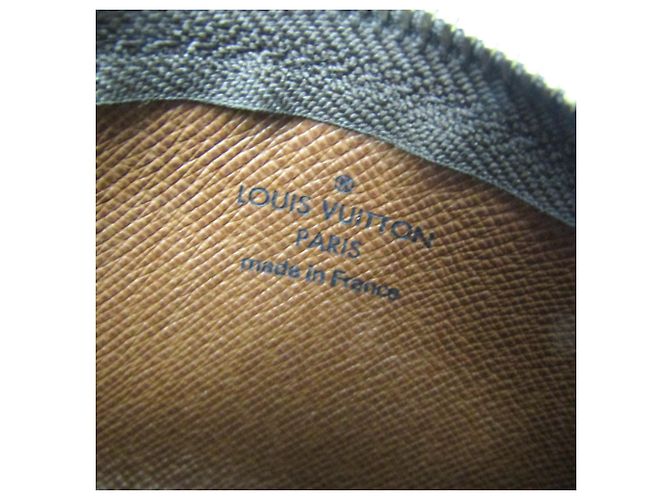 Louis Vuitton Monogram Key Case M62650 - view 10