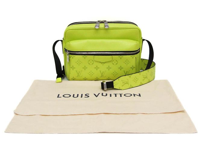 Borsa Messenger Outdoor Taigarama di Louis Vuitton Giallo - vista 2