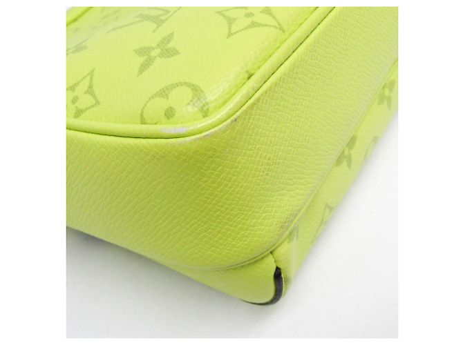 Borsa Messenger Outdoor Taigarama di Louis Vuitton Giallo - vista 5