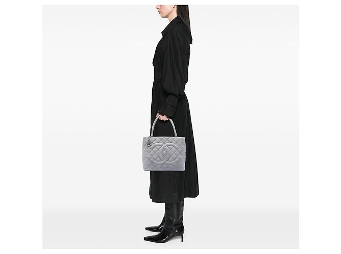Borsa Medallion in Caviar Grigio Chanel Marrone - vista 7