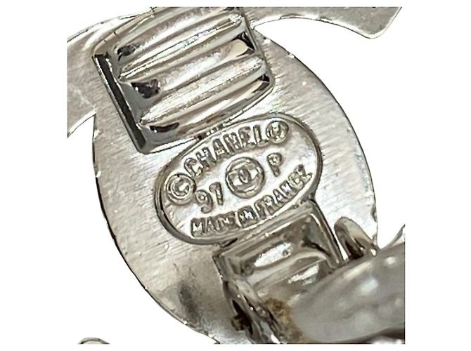 Orecchini placcati con motivo Turnlock di Chanel Coco Mark Argento - vista 3