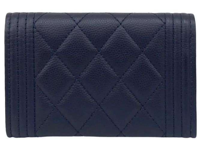 Tarjetero de piel de caviar Chanel Boy Azul marino - vista 2