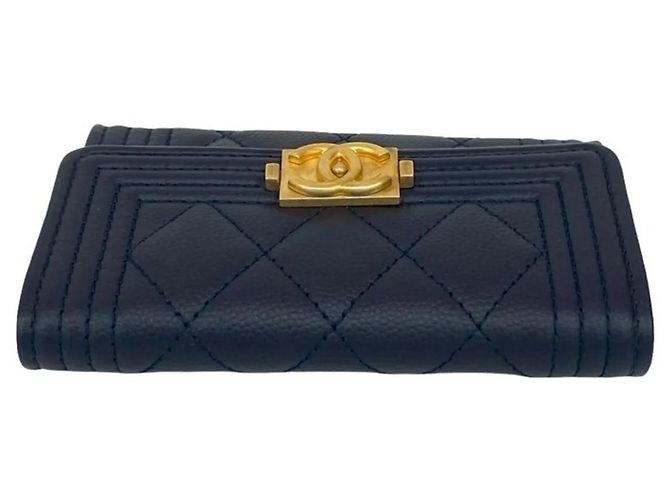 Tarjetero de piel de caviar Chanel Boy Azul marino - vista 3