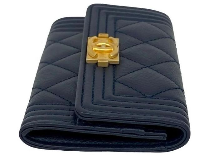 Tarjetero de piel de caviar Chanel Boy Azul marino - vista 5