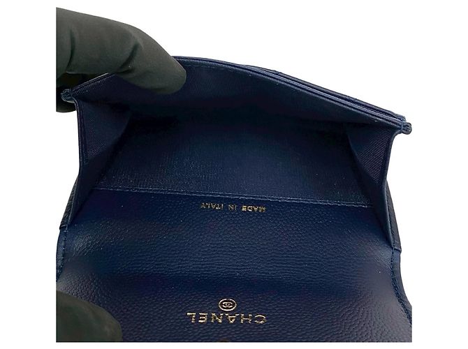 Tarjetero de piel de caviar Chanel Boy Azul marino - vista 8