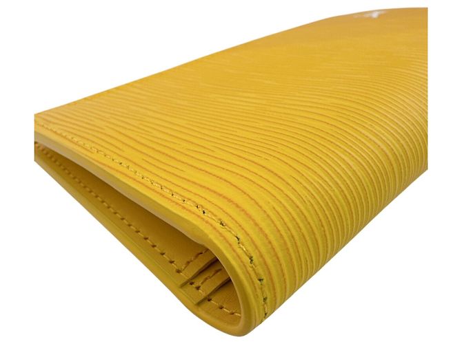 Cartera Larga Brazza Epi de Louis Vuitton Amarillo - vista 3