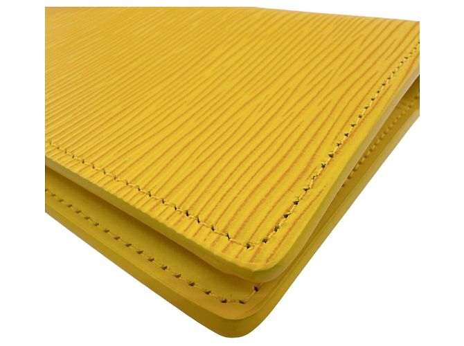 Cartera Larga Brazza Epi de Louis Vuitton Amarillo - vista 4