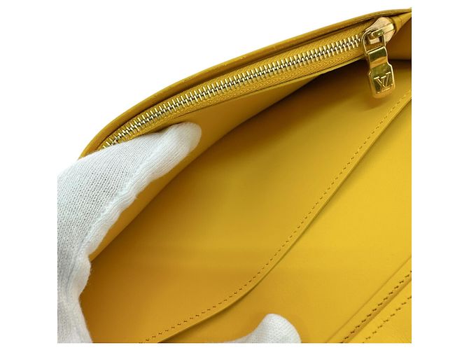 Cartera Larga Brazza Epi de Louis Vuitton Amarillo - vista 9