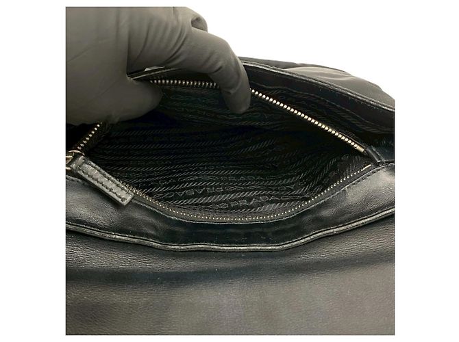 Sac à bandoulière en cuir et nylon Tessuto avec logo triangle Prada Noir - vue 10