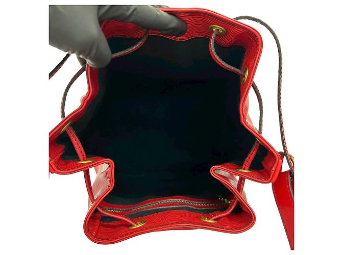 Noe Louis Vuitton Vintage Petit Noé Epi Leder Schultertasche Rot - Ansicht 9