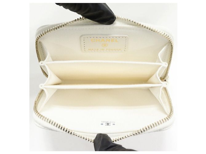 Portafoglio con zip classico Chanel in caviale Bianco - vista 3
