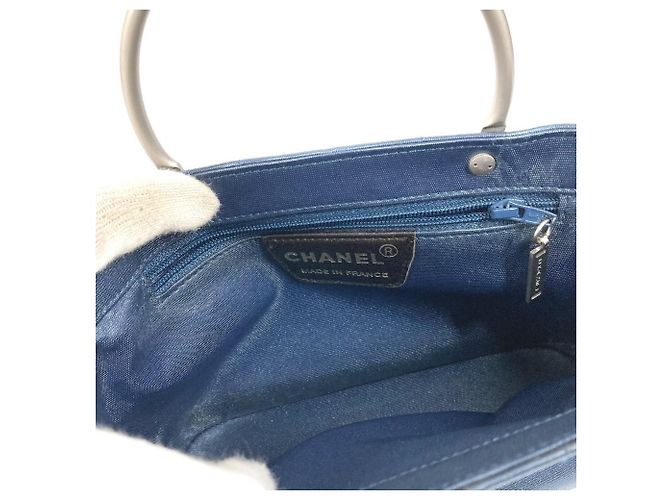 Blauer Nylon-Canvas-Tote mit CC Coco-Logo von Chanel - Ansicht 14