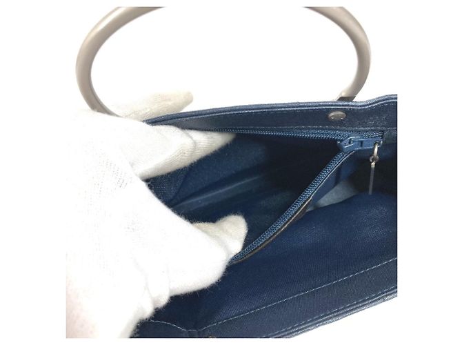 Blauer Nylon-Canvas-Tote mit CC Coco-Logo von Chanel - Ansicht 15