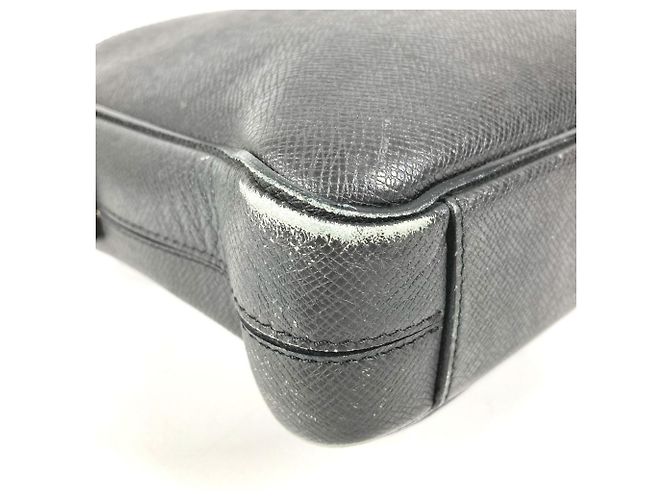 Porte-documents d'affaires PM Taiga de Louis Vuitton Noir - vue 7