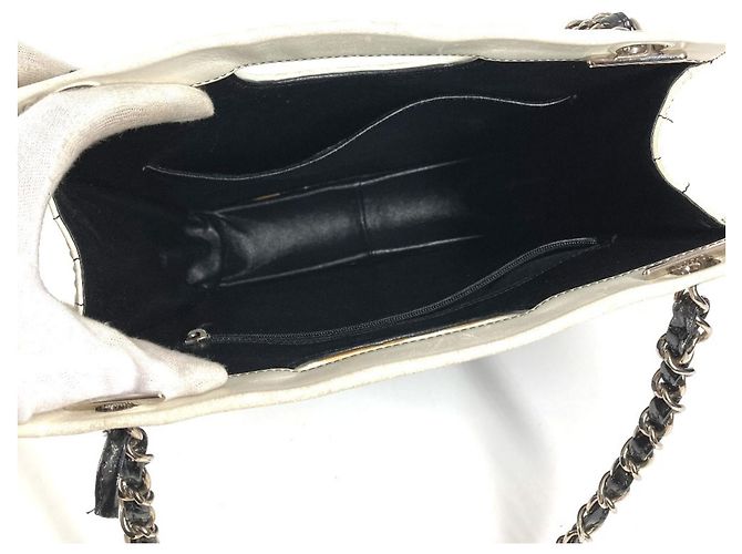 Zwei-Farben-Logo Schokoladentafel Tote Bag von Chanel Schwarz Weiß - Ansicht 14