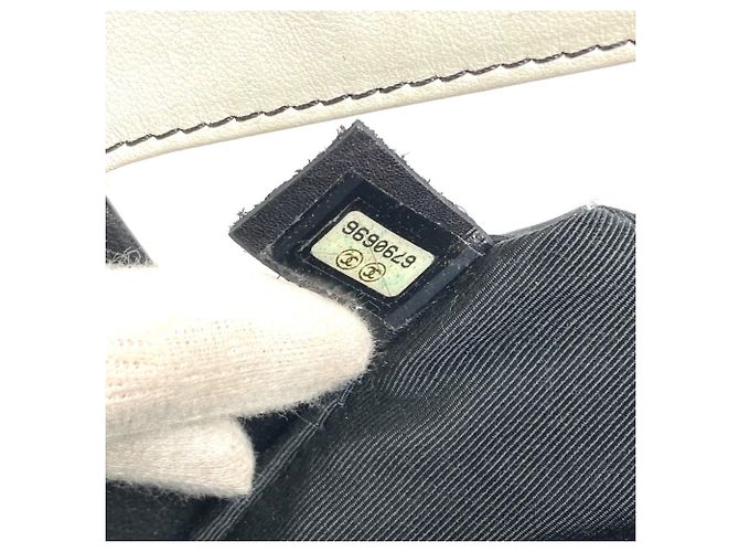 Zwei-Farben-Logo Schokoladentafel Tote Bag von Chanel Schwarz Weiß - Ansicht 16