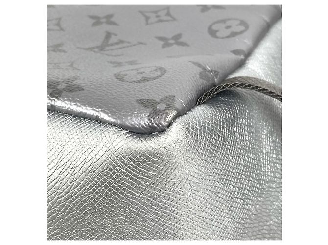 Zaino Discovery PM Taigarama Louis Vuitton Argento - vista 8