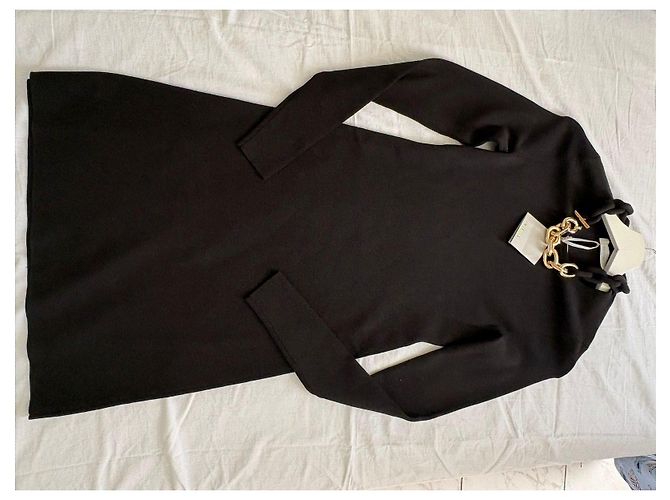 Paco Rabanne Vestido negro con collar de cadena dorada - vista 6