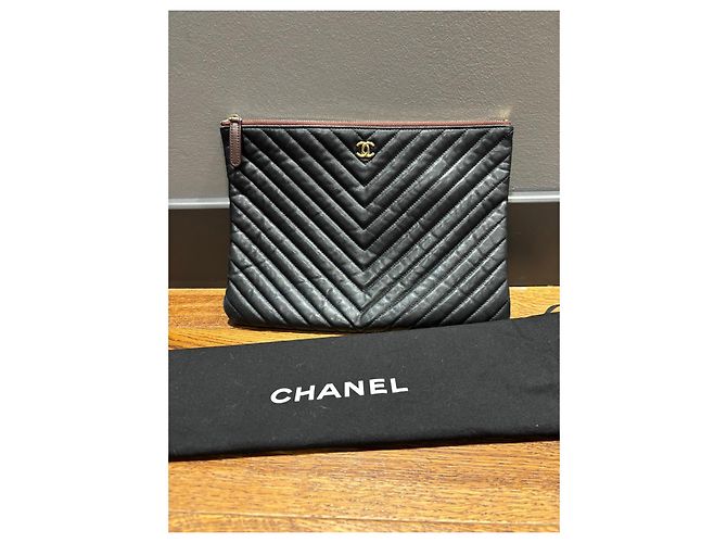 Pochette in pelle trapuntata nera a zigzag Chanel Nero - vista 10