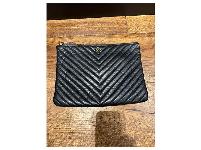 Pochette in pelle trapuntata nera a zigzag Chanel Nero - vista 2