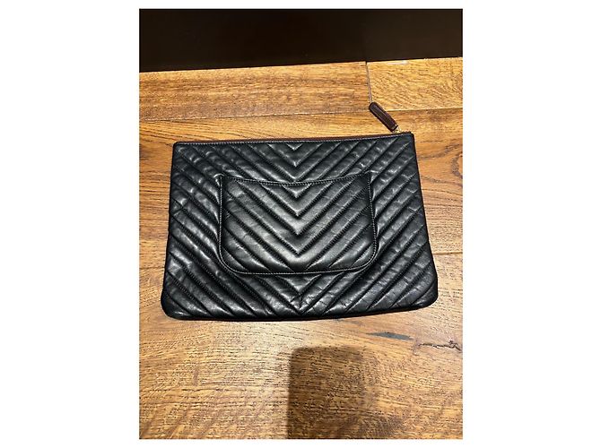 Pochette in pelle trapuntata nera a zigzag Chanel Nero - vista 8