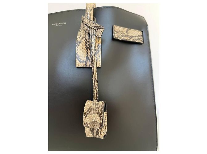 Saint Laurent sac de jour in black leather and rock python Nero - vista 5