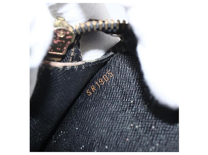 LOUIS VUITTON Pochette Uomo Epi Borsa a Mano Nera M52522 LV Auth 174083 Nero - vista 12