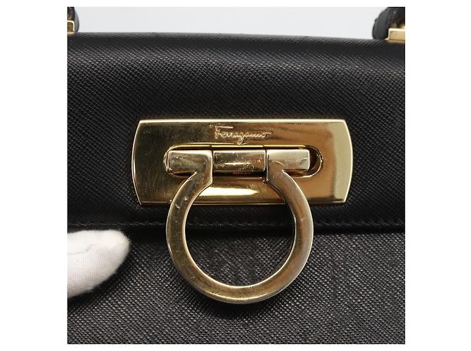 Borsa a mano in pelle nera e oro Gancini di Salvatore Ferragamo Auth ka2959 Nero D'oro - vista 17