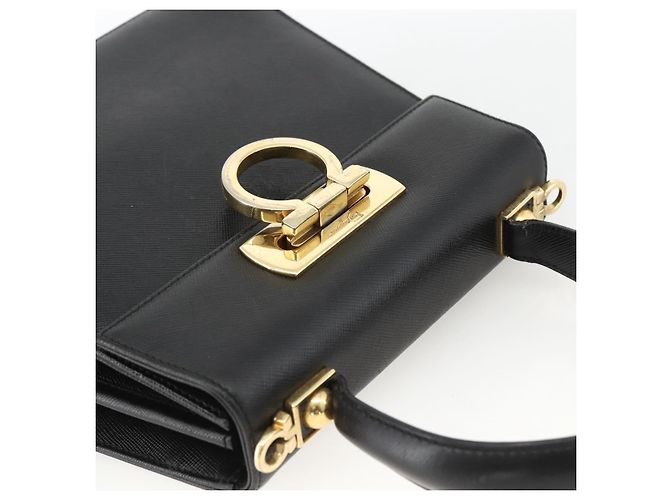 Borsa a mano in pelle nera e oro Gancini di Salvatore Ferragamo Auth ka2959 Nero D'oro - vista 6