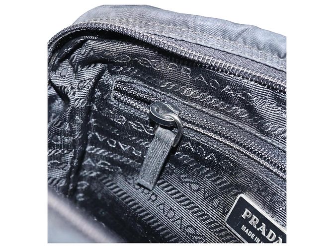 Borsa a Spalla PRADA in Nylon Nero Argento Auth BA10971 - vista 21