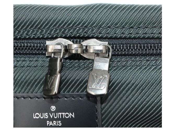 LOUIS VUITTON Taiga Portable Cinque Percha Funda de Prenda M30704 LV Auth bs33544 - vista 29