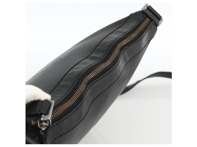 Borsa a Spalla in Pelle Nera e Argento GUCCI 148476 Auth ka2890 Nero - vista 6