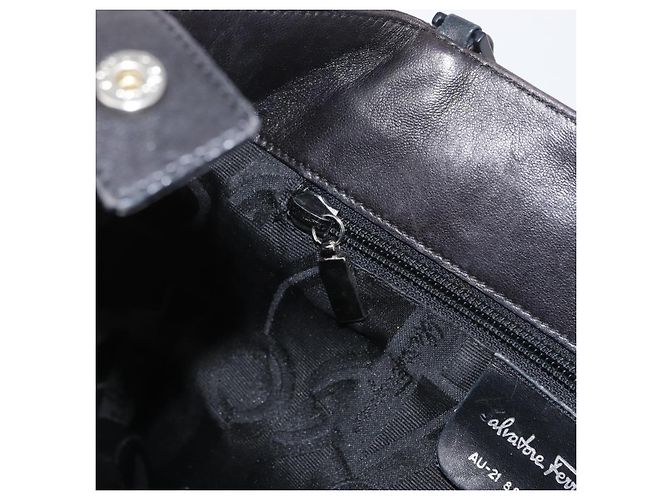 Borsa a spalla Vala Chain in pelle nera e argento di Salvatore Ferragamo Auth BA11227 Nero - vista 19