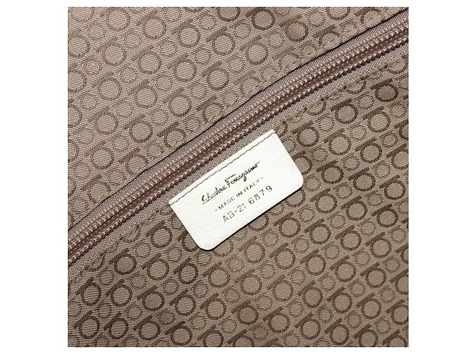Sac à main Gancini en cuir blanc et argent de Salvatore Ferragamo Auth 166988 Argenté - vue 11